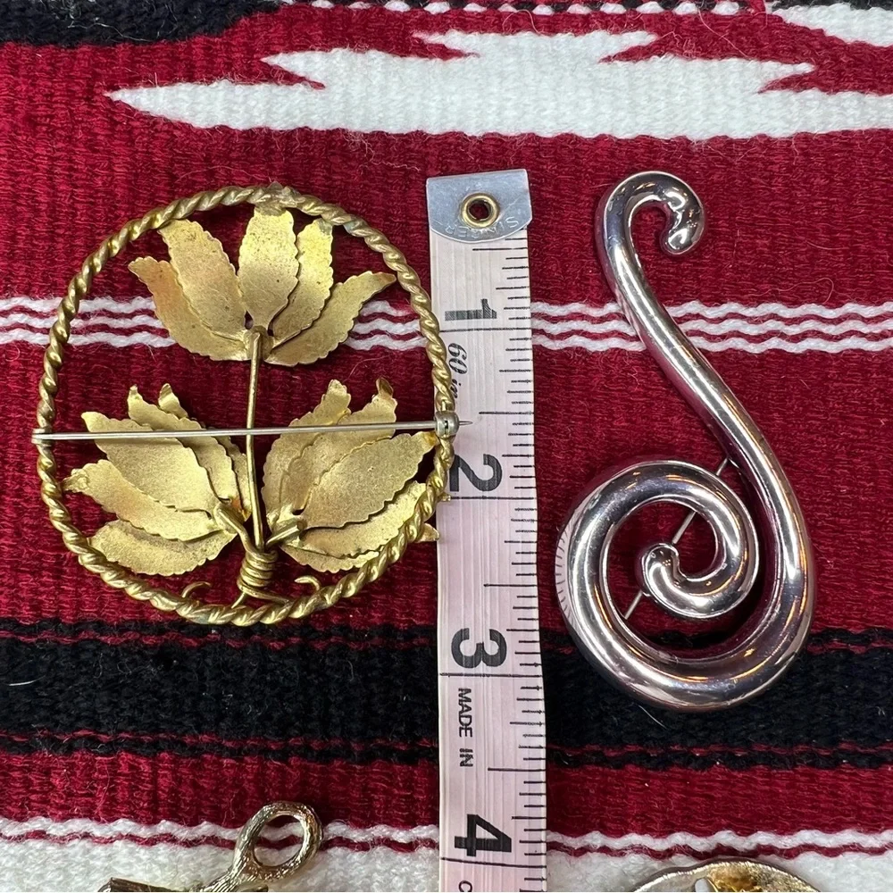 Vintage brooch lot of 5 flower scissors star Sand dollar and music note spiral - Picture 15 of 16